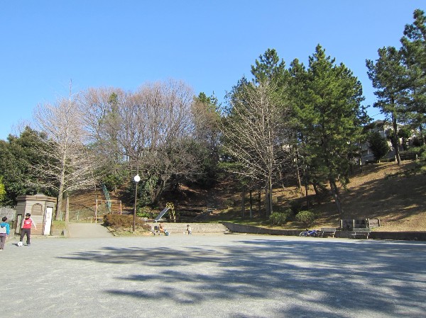 松風台第三公園(住宅街らしく近隣には公園が複数ありますので、お子様にも嬉しい住環境です。きっと、お気に入りの公園がみつかるはずです。)