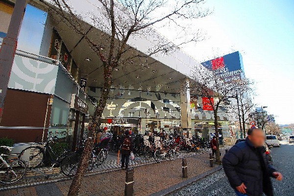 西友市ヶ尾店(言わずと知れたお手頃価格が売りのスーパー。「お客さまに手ごろな価格で価値あるお買物の機会を提供し、より豊かな生活の実現に寄与する」 の実現を目指します)