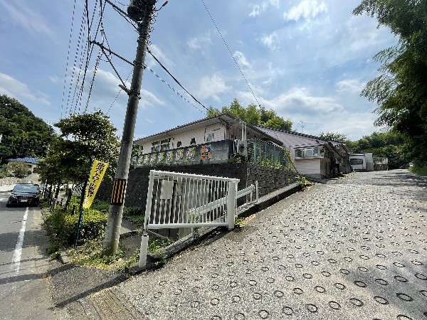 池辺保育園(0歳児～2歳児までの認可乳児保育所です。家庭的な雰囲気を大切にしながら、子ども一人ひとりを大切に育て個性を伸ばす。 )