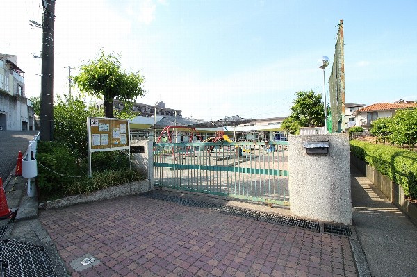(650　蟹ケ谷保育園　広い園庭が特徴の川崎市認可保育所。昭和39年開業で歴史があり、0歳～5歳児の90人定員。)