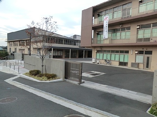早渕中学校(1成長の過程でより濃い時間を過ごす3年間。ここで過ごす時間は、お子様にとって、とても大切な思い出となるはずです。)