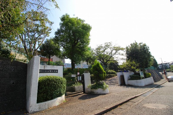 もえぎ野中学校(成長の過程でより濃い時間を過ごす3年間。お子様にとって、とても大切な思い出となるはずです。)