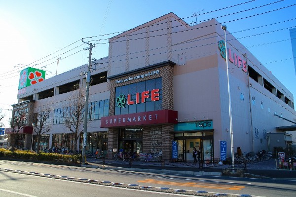 ライフ子母口店(営業時間は9時30分～24時。駐車場145台完備。イートインスペースにキッズスペースも完備しています！)