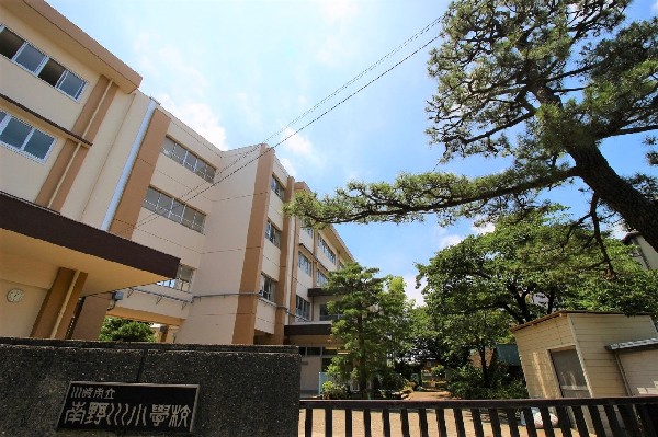 南野川小学校　(お子様が一日の中でも長い時間を過ごす小学校。どんどん成長していくお子様の姿が目に浮かびます。)