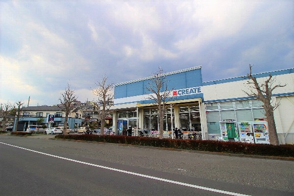 ツルハドラッグ町田金井店(スーパーやコンビニとともに生活に欠かせないという方も多いドラッグストアは、近所にあると頼もしい限りですね。)