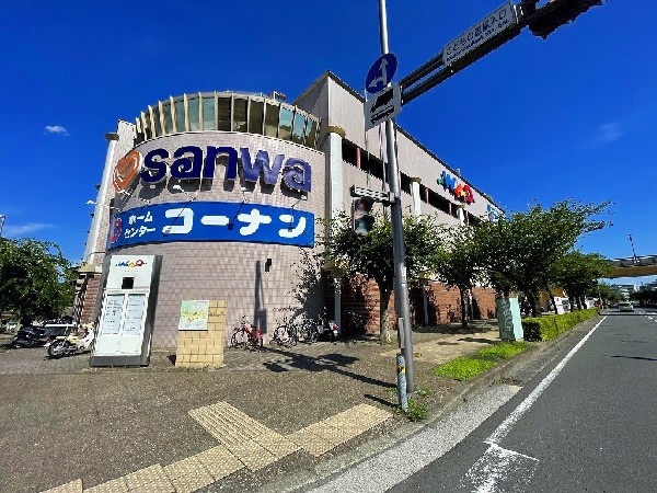 コーナン三和こどもの国店(ホームセンターコーナンに、スーパー三和やフードコート、パシオスなどが揃ったショッピングセンターです。)