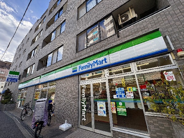 ファミリーマート今井南町店(人気のファミチキをはじめスナックメニューも大人気です。)