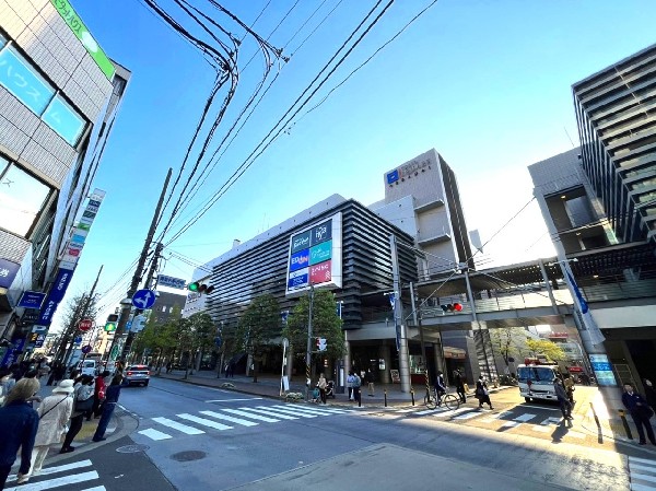 青葉台東急スクエア South1本館(青葉台駅直結。国際的なチェーン店のほか、カジュアルなレストランやカフェが幅広く揃うモダンなモールです。)