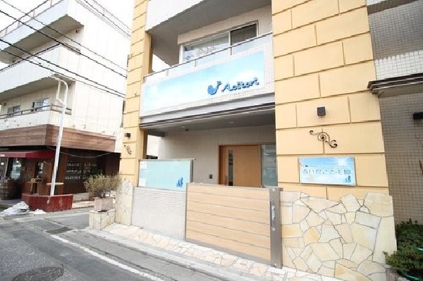 青い鳥溝の口園(保育理念は、人間尊重、利用者本位、地域社会への貢献、プライバシーの保護、職員満足の向上。)