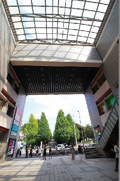 日吉駅(慶応大学側　東横線通勤特急・急行停車駅、グリーンライン始発駅。「渋谷」駅へ約20分、「横浜」駅へ約12分と、好アクセス駅です。)