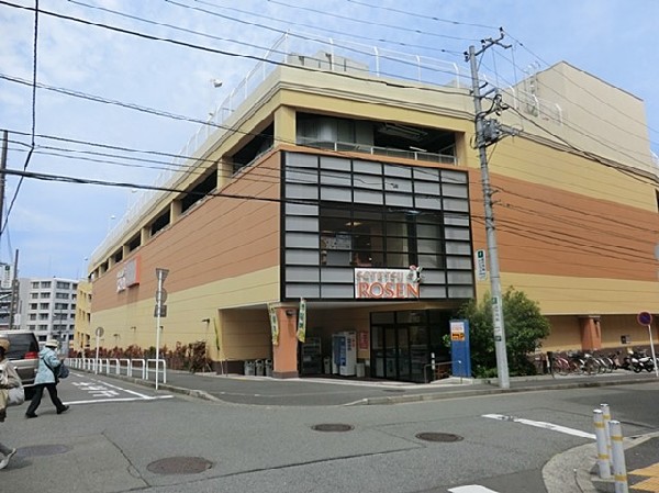 そうてつローゼン十日市場店(午前1時まで営業しているので会社帰りにもよりやすい。駐車場も十分に確保されているので車でのアクセスも便利だ。)