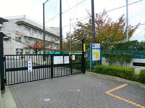 さつきが丘小学校(お子様が一日の中でも長い時間を過ごす小学校。どんどん成長していくお子様の姿が目に浮かびます。)