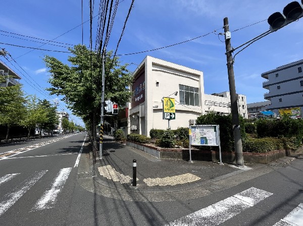 いなげや川崎土橋店(いなげやは創業100年以上で、新鮮でよりよい食品を取り揃えています)