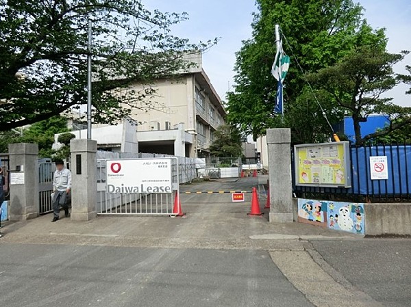 旭町小学校　(明るく元気な子　最後までがんばる子　人のためにつくす子　心やさしい子)