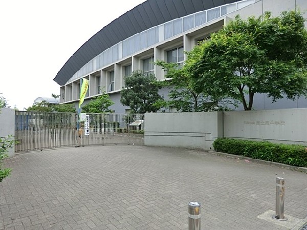 富士見中学校　(川崎駅からほど近い場所にあり、昭和22年に設立された 川崎市で最も歴史のある学校の一つです。)