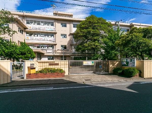 南大師中学校　(成長の過程でより濃い時間を過ごす3年間。ここで過ごす時間は、お子様にとって、とても大切な思い出となるはずです。)