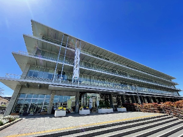 区役所(幸区)(引越しや出産、検診、保育園の入園、年金、税金、各種手続き等々、節目で必ず行く必要がある区役所。)