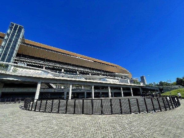 等々力緑地(Jリーグの川崎フロンターレのホームスタジアムです。武蔵中原駅や武蔵小杉駅などからバスや徒歩でアクセスできます。)