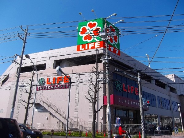 ライフ子母口店　(営業時間は9時30分～24時。駐車場145台完備。イートインスペースにキッズスペースも完備しています！)