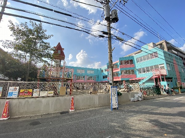 川崎たまがわ幼稚園(園児数約320名で幼児教育の一環として、月、火、木、金の4日間、完全給食を実施しています。)