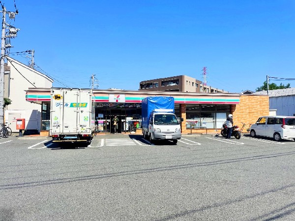 セブンイレブン横浜日吉7丁目店(セブンミール、お弁当に定評のあるセブンイレブン、コンビニエンスの最大手ですね。)