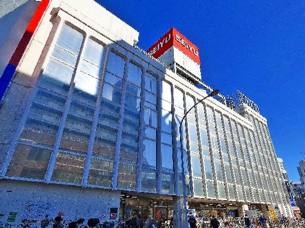 西友 武蔵新城店(駅から近く、幹線道路沿いにあり、立ち寄りやすい駐車場完備のスーパーです。休日の買い出しや、お出かけ前やお帰りの立ち寄りにも便利です。)