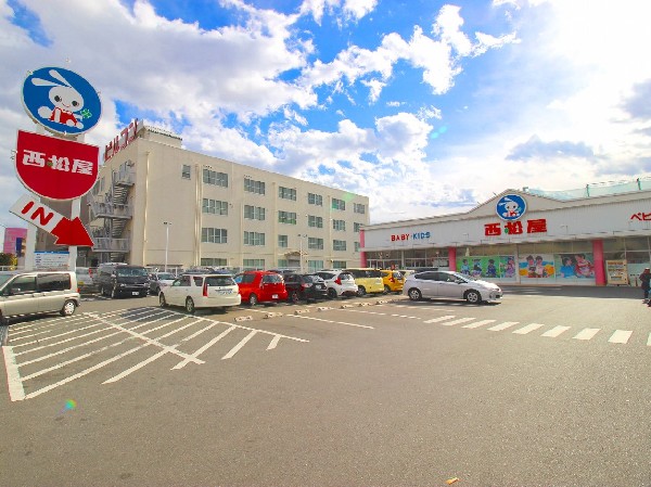 西松屋(お子様用品がとにかくお買い得、毎週行ってもあきません。広い駐車場も完備しています。)