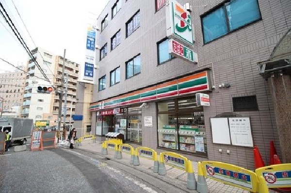 セブンイレブン溝の口店(24時間営業のコンビニエンス。セブンミール等好評の商品、品数豊富。)