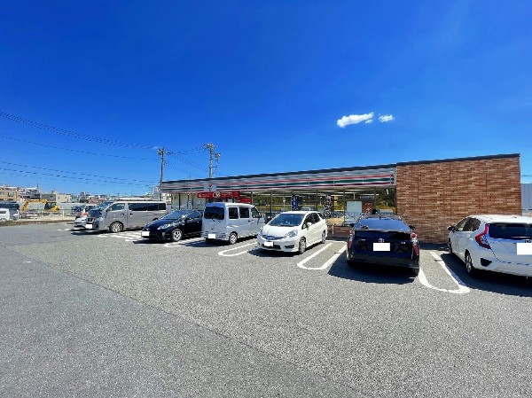 セブンイレブン川崎宇奈根店(特にお弁当等の惣菜で一歩先を行くセブンイレブン。会社帰りに立ち寄れる立地は嬉しい限り。)