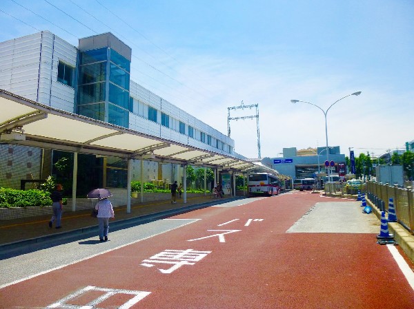 あざみ野駅(渋谷駅まで乗り換えなしで約35分で行ける。横浜市内で上位を争う人気の駅)