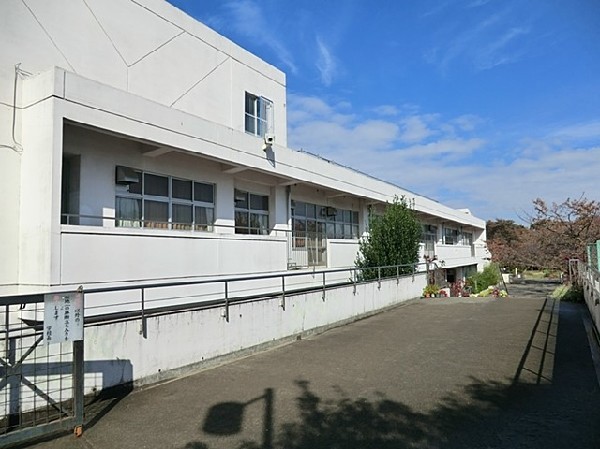 高田中学校　(成長の過程でより濃い時間を過ごす3年間。ここで過ごす時間は、お子様にとって、とても大切な思い出となるはずです。)