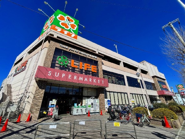 ライフ子母口店(営業時間は9時30分~24時。駐車場145台完備。イートインスペースにキッズスペースも完備しています!)