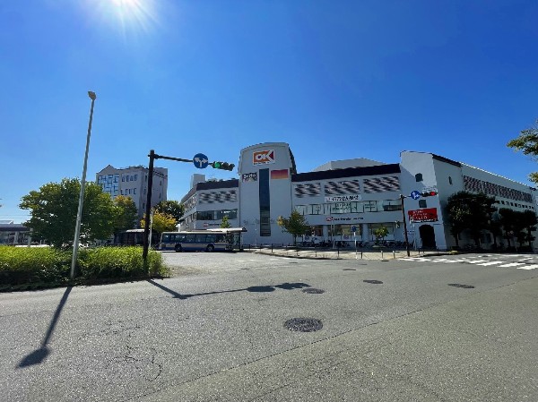 オーケー港北店(食べ盛りのお子様がいらっしゃるご家庭の強い味方、魅力の量・価格のスーパー。まとめ買いに、休日のお買い物に便利です。)