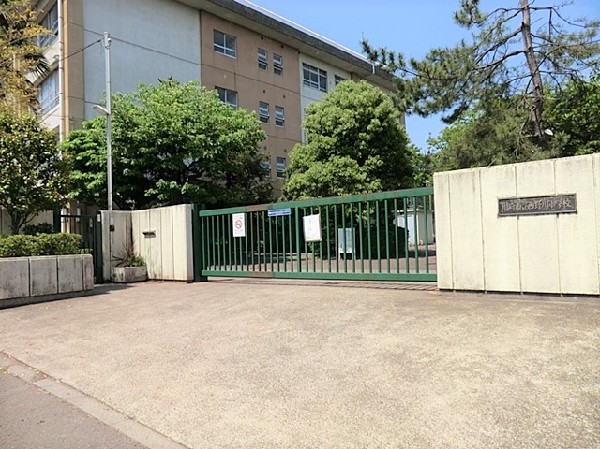 川崎市立西野川小学校(「自然の坂道」「せせらぎ池」が特徴です。学校キャッチフレーズ：にこにこ しんせつ のびのびと がっこうだいすき わっくわく)