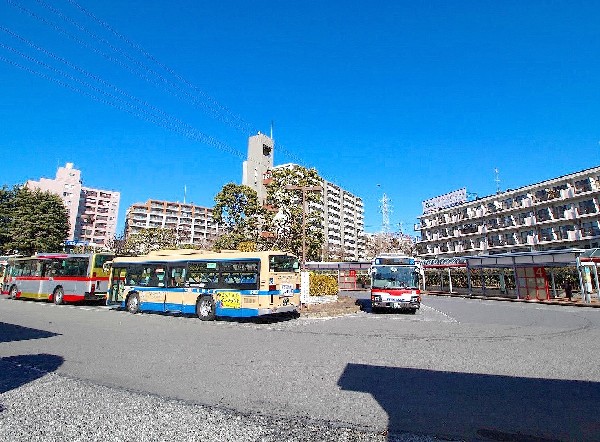 市が尾駅　(閑静な住宅街にある駅らしく、バス便も利用しやすい駅です。周辺にはスーパー、ドラッグストア、ホームセンターなどが集まる、生活しやすい環境です。)