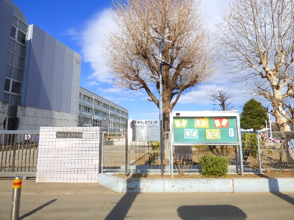 高津小学校　(2012年に創立100年を迎えました。時代に合わせた柔軟な教育目標を掲げ、実行しています。)