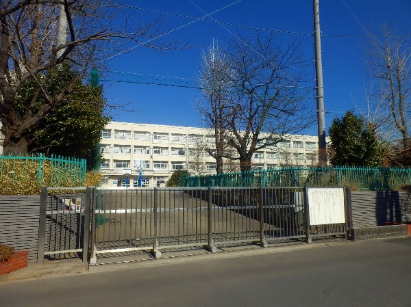 日吉南小学校(お子様が一日の中でも長い時間を過ごす小学校。どんどん成長していくお子様の姿が目に浮かびます。)