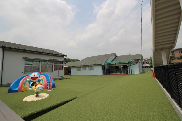 東幼稚園(無理のない距離感にある幼稚園。自然に囲まれ園舎・園庭から子供達の元気な声が聞こえてきます。できる事が増えていく、お子様の成長が楽しみです。)