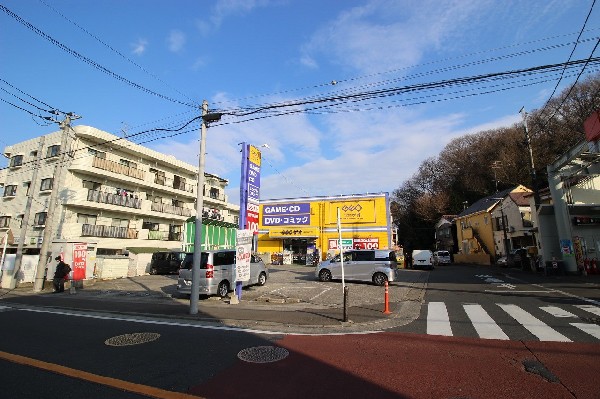 GEO稲田堤店(ネットでの映像配信も増えている中、パッケージでしか観られない名作もここにはあります。宅配でのレンタル・返却もでき、便利です。)