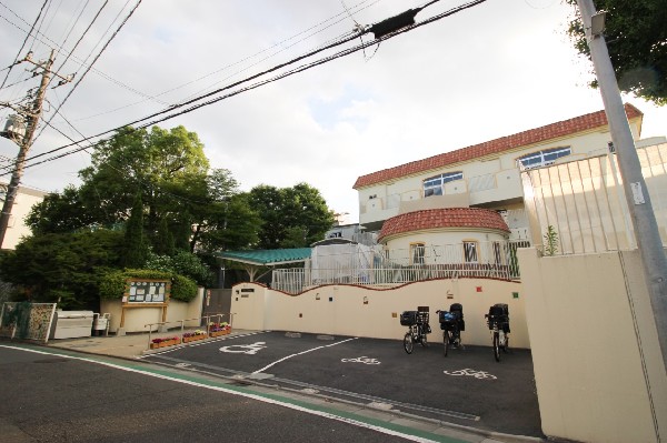 三田かしのみ保育園(保育目標は強くたくましい子ども、温かい心をもった子ども、自分で考えて行動できる子ども。)