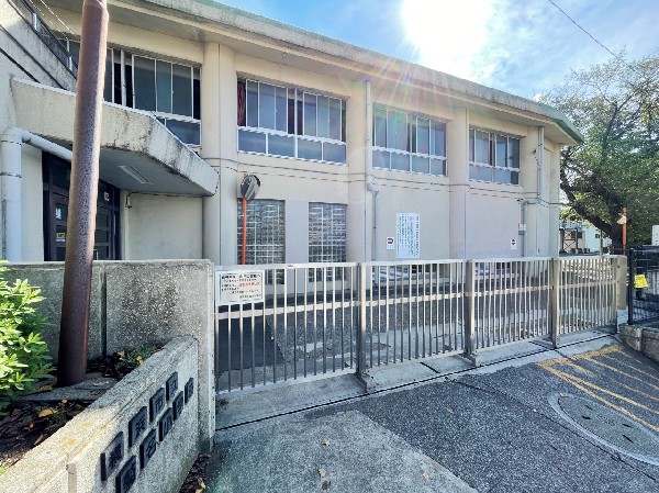 菊名小学校(学校教育目標　横浜を愛し、公共の精神を尊び、積きょく的に社会に関わり、貢献する子どもを育みます。)