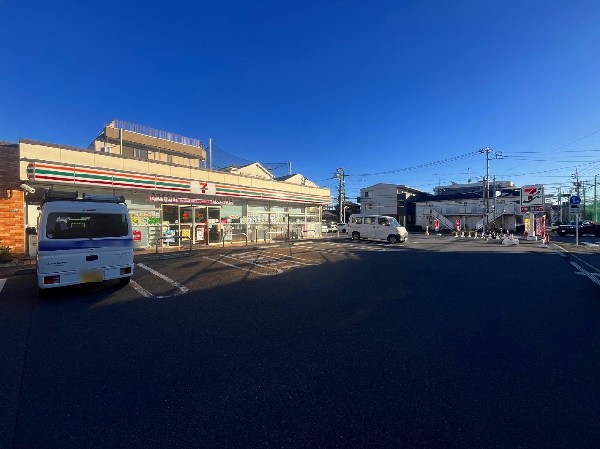 セブンイレブン川崎井田三舞町店(「イトーヨーカドー」や有名百貨店などを傘下に収める大手流通企業が運営するコンビニエンスストア。)
