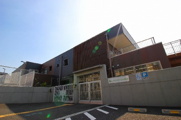 ChaCha Children Kakinokidai保育園(認可保育園。コンセプトは「オトナな保育園」。子供も大人も充実した時間が過ごせる場所を目指しています。)