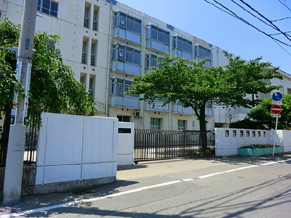 南加瀬中学校　(成長の過程でより濃い時間を過ごす3年間。ここで過ごす時間は、お子様にとって、とても大切な思い出となるはずです。)