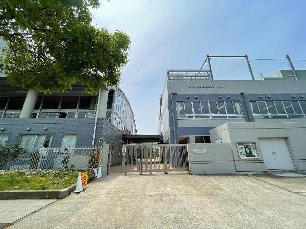 富士見中学校　(成長の過程でより濃い時間を過ごす3年間。ここで過ごす時間は、お子様にとって、とても大切な思い出となるはずです。)