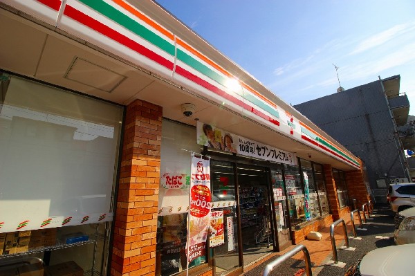 セブンイレブン川崎東長沢店(セブンミールは大好評です。お弁当、惣菜、コーヒーと人気商品が目白押しのセブンイレブンが最寄なのは嬉しい。)