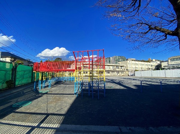 山内小学校(学校教育目標は[自分でできる（自主）　みんなでできる（協働）～主体的に学び、温かい人間関係を育む子どもの育成～)