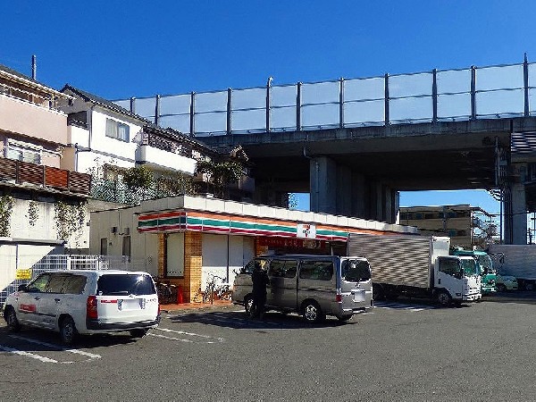 セブンイレブン川崎神木本町１丁目店(セブンミールは大好評です。公共料金の支払いなど色々な用途があるコンビニは今や必須ですね。)
