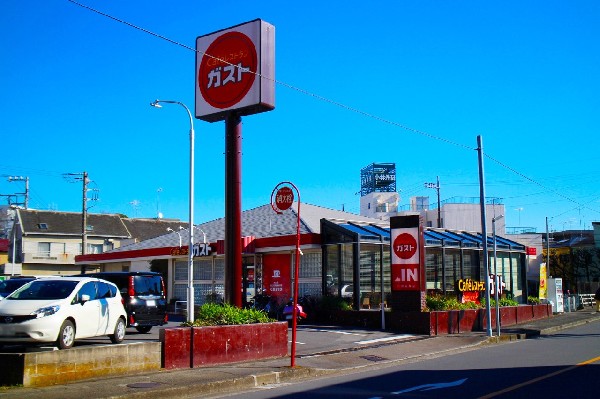 ガスト川崎長尾店(豊富な幅広い年齢層に愛され続けるファミリーレストランです。テイクアウトに・宅配サービスも行っています。)