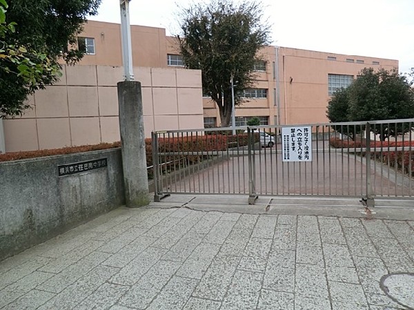 荏田南中学校　(成長の過程でより濃い時間を過ごす3年間。ここで過ごす時間は、お子様にとって、とても大切な思い出となるはずです。)